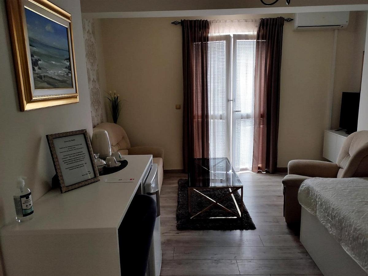 Rooms Villa Padre Pag Town Bagian luar foto