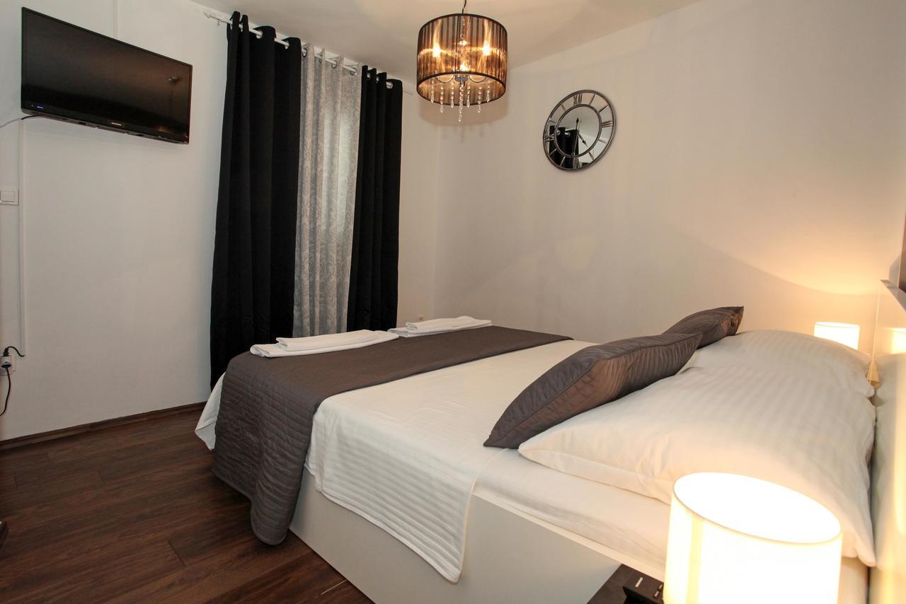 Rooms Villa Padre Pag Town Bagian luar foto