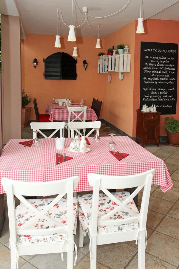 Rooms Villa Padre Pag Town Bagian luar foto